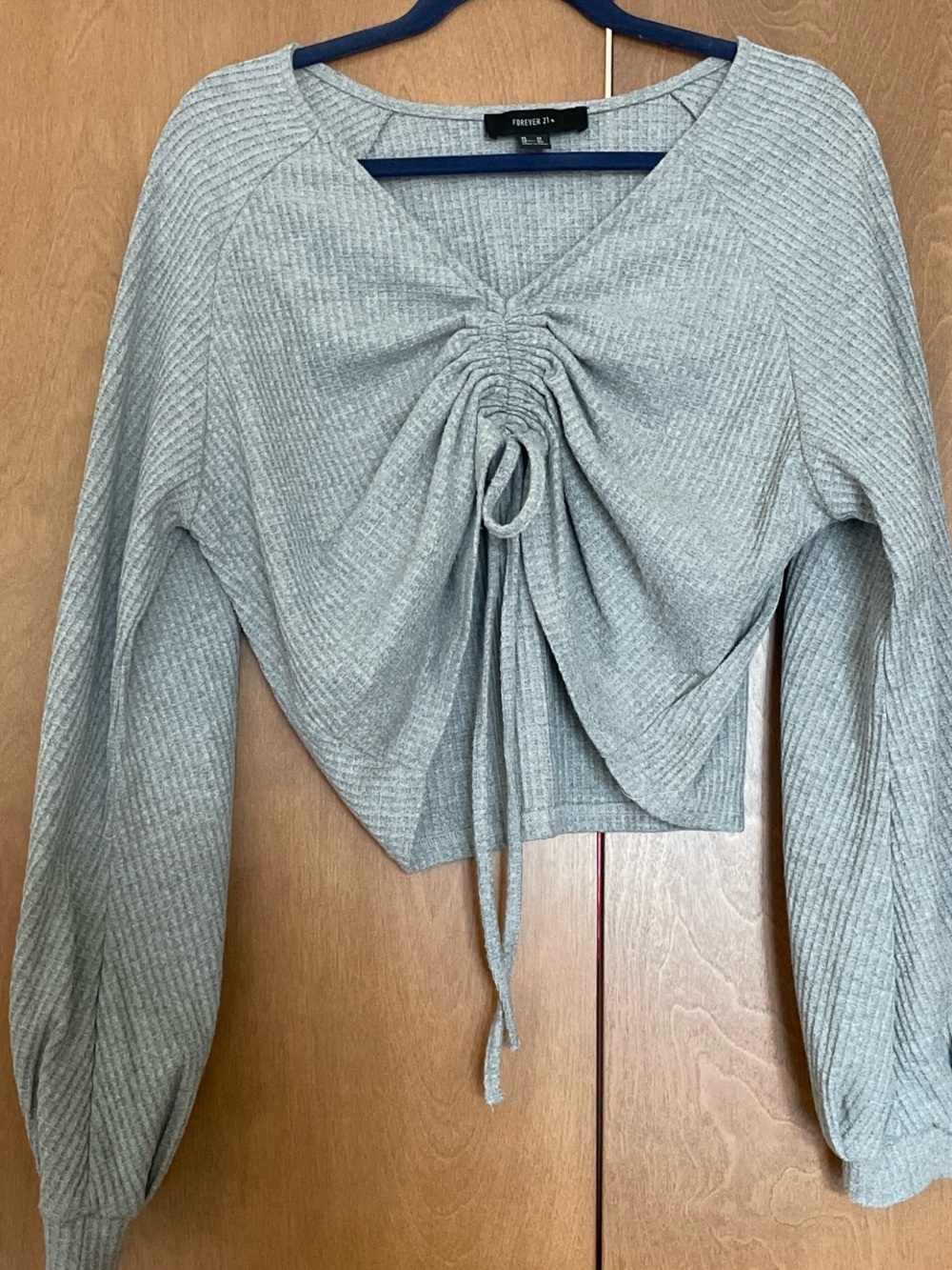 Forever 21 Adjustable Light Gray Ruched Tie-Front Long Sleeve Crop Top